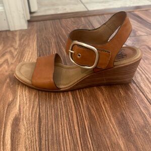 So comfortable . Maybe worn once .. to big for me